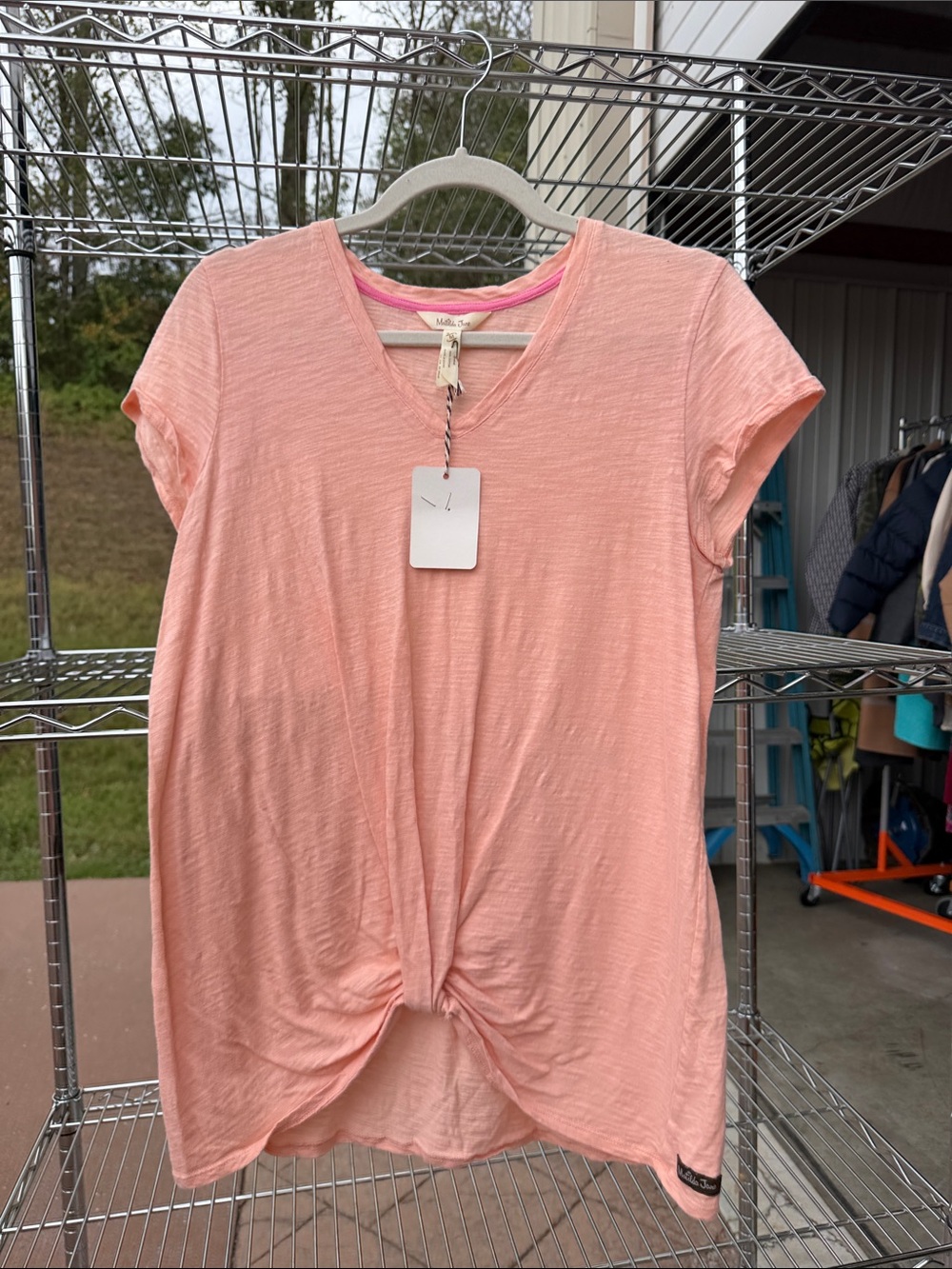 Mudd Peach Short Sleeve V-Neck Twist-Hem Tee